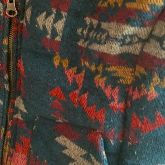 Aztec Patterned AEO Vest - Picture 3 of 3